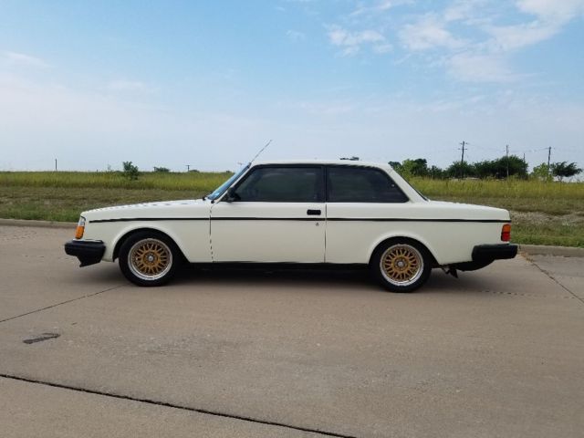 1981 White Volvo 240 Coupe