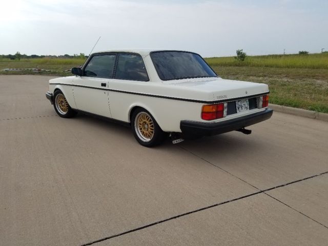 1981 White Volvo 240 Coupe