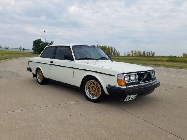 1981 White Volvo 240 Coupe