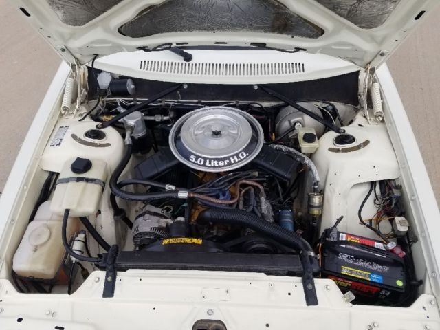 1981 White Volvo 240 Coupe