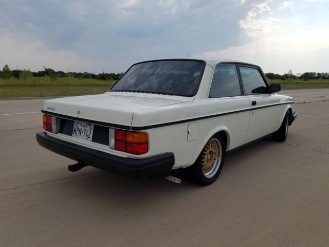 1981 White Volvo 240 Coupe
