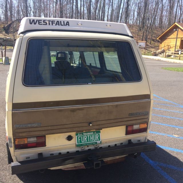 1981 yellow Volkswagen Bus/Vanagon