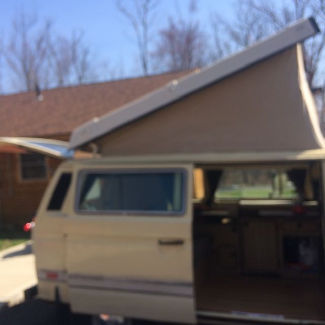 1981 yellow Volkswagen Bus/Vanagon