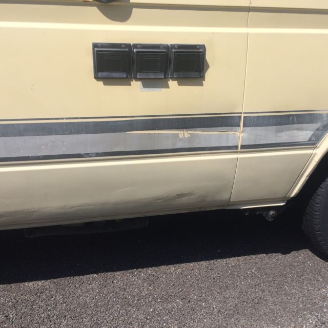 1981 yellow Volkswagen Bus/Vanagon