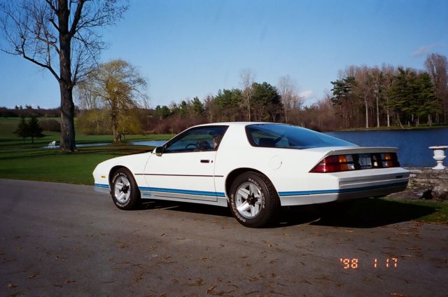 1982 White Chevrolet Camaro Coupe