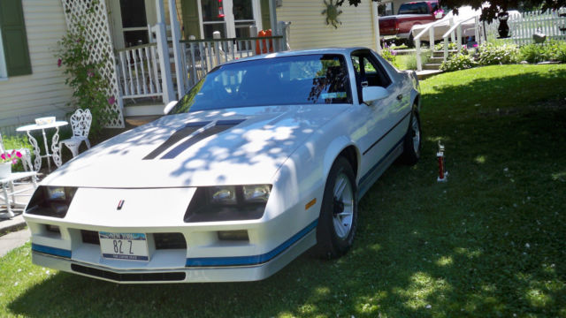 1982 White Chevrolet Camaro Coupe