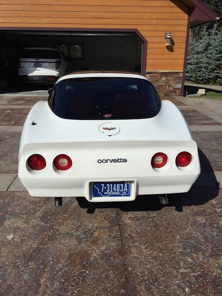 1982 White Chevrolet Corvette Coupe
