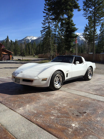 1982 White Chevrolet Corvette Coupe