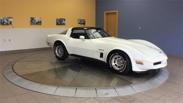 1982 White Chevrolet Corvette Coupe