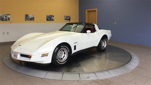 1982 White Chevrolet Corvette Coupe