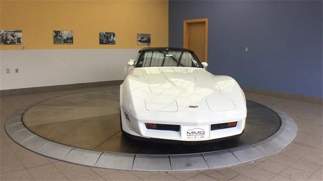 1982 White Chevrolet Corvette Coupe