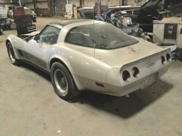 1982 CORVETTE BEIGE Chevrolet Corvette Coupe