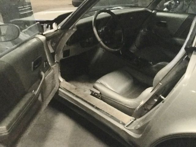 1982 CORVETTE BEIGE Chevrolet Corvette Coupe