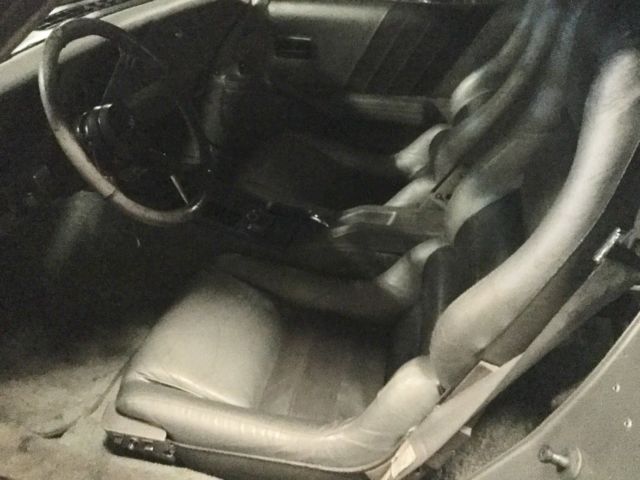 1982 CORVETTE BEIGE Chevrolet Corvette Coupe