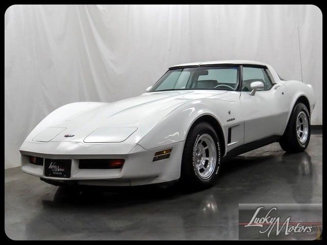 1982 White Chevrolet Corvette Coupe