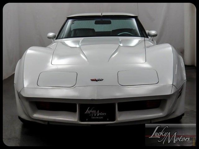 1982 White Chevrolet Corvette Coupe
