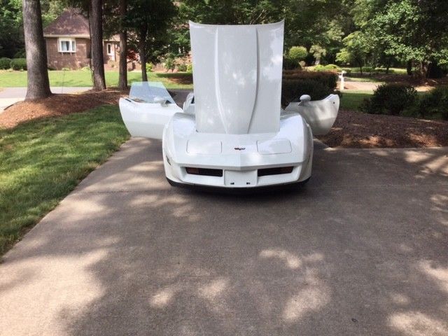 1982 White Chevrolet Corvette Coupe