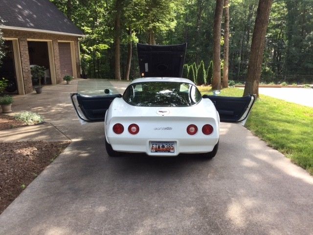 1982 White Chevrolet Corvette Coupe