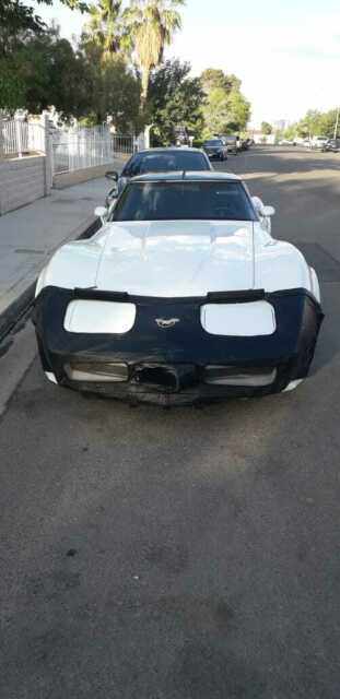 1982 White Chevrolet Corvette Coupe