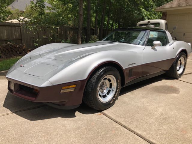 1982 Silver Metallic / Dark Claret Metallic Chevrolet Corvette Coupe