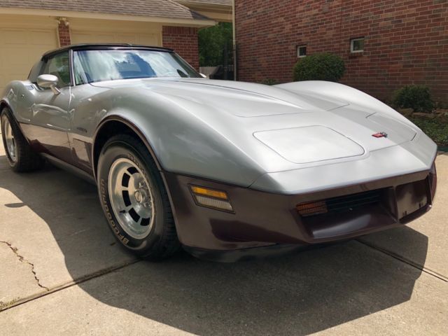 1982 Silver Metallic / Dark Claret Metallic Chevrolet Corvette Coupe