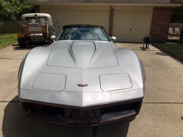 1982 Silver Metallic / Dark Claret Metallic Chevrolet Corvette Coupe