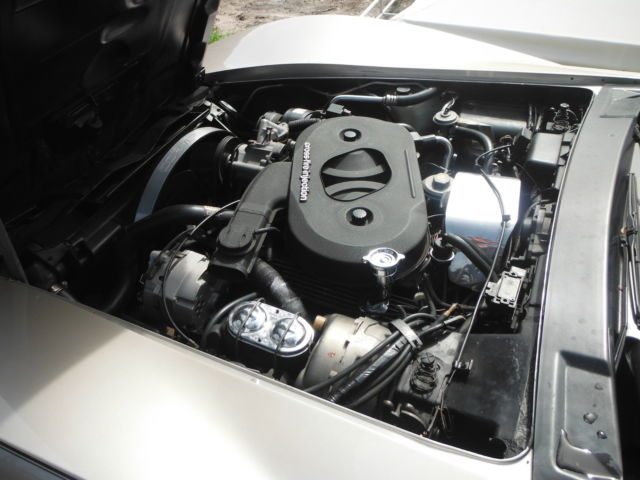 1982 SILVER-BEIGE Chevrolet Corvette Coupe