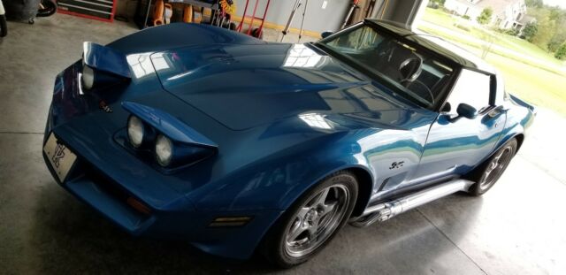 1982 Blue Chevrolet Corvette Ttop