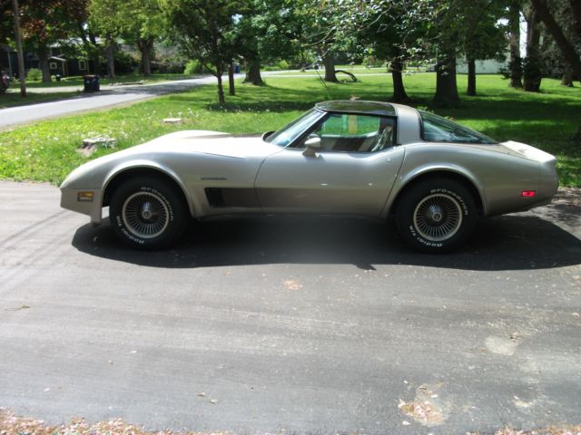 1982 Silver Chevrolet Corvette t-tops