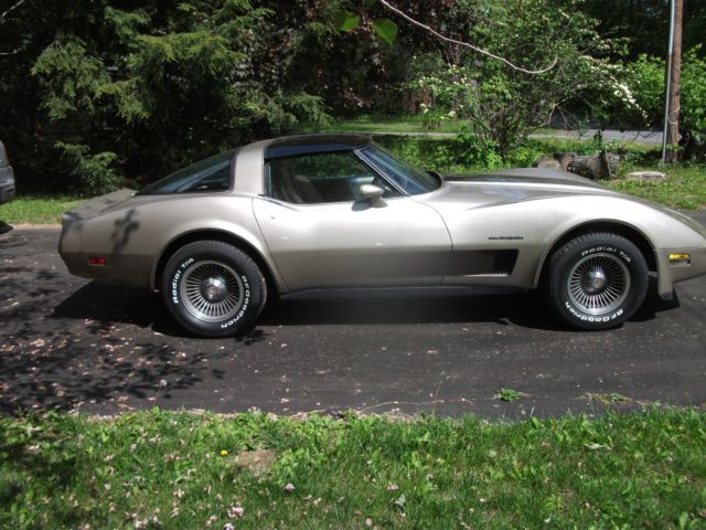 1982 Silver Chevrolet Corvette t-tops