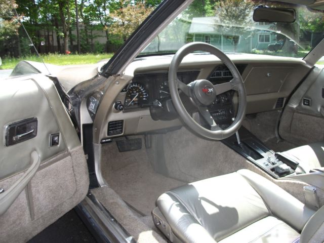 1982 Silver Chevrolet Corvette t-tops