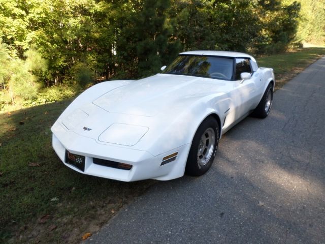 1982 White Chevrolet Corvette Coupe