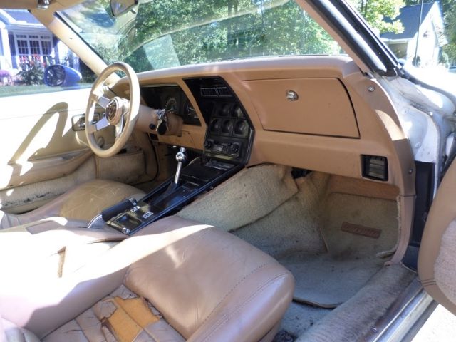 1982 White Chevrolet Corvette Coupe