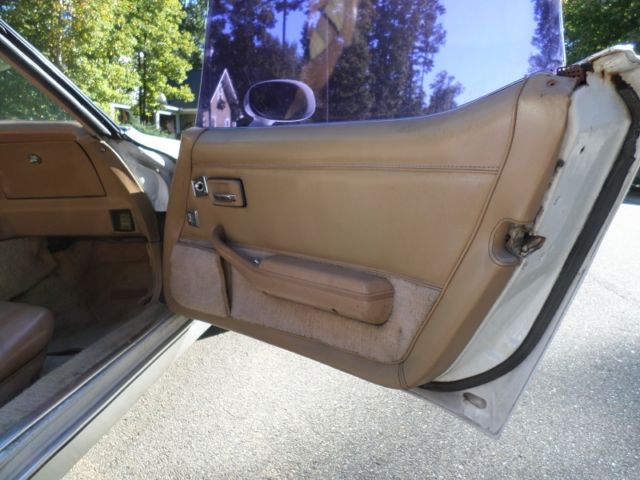 1982 White Chevrolet Corvette Coupe