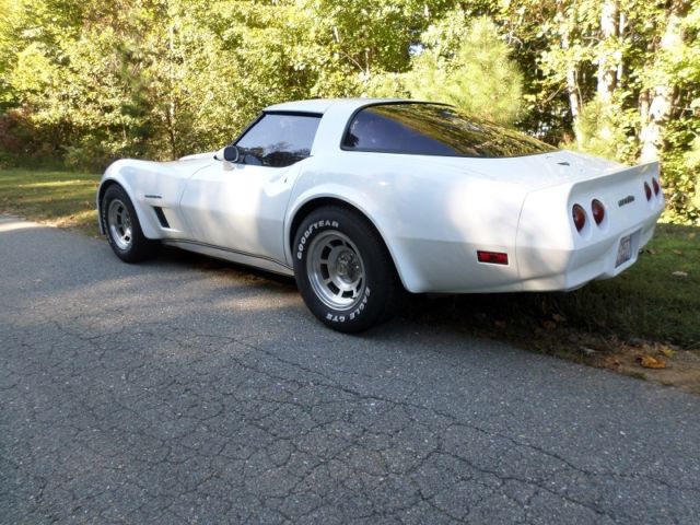 1982 White Chevrolet Corvette Coupe