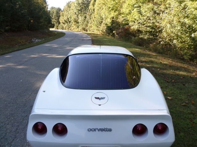 1982 White Chevrolet Corvette Coupe