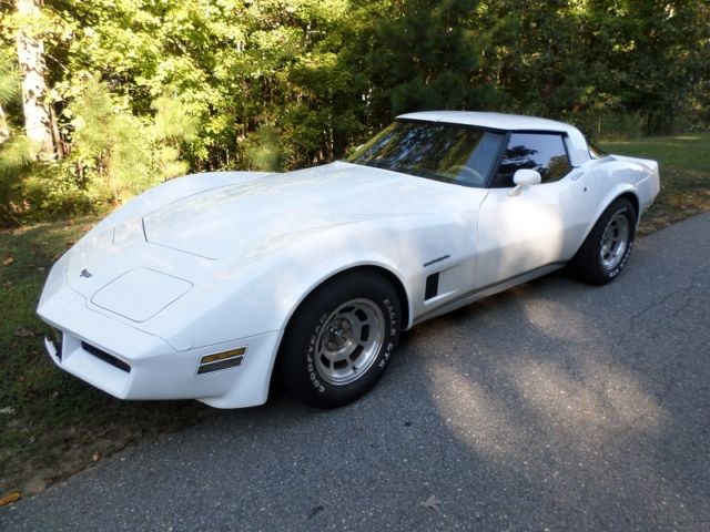 1982 White Chevrolet Corvette Coupe