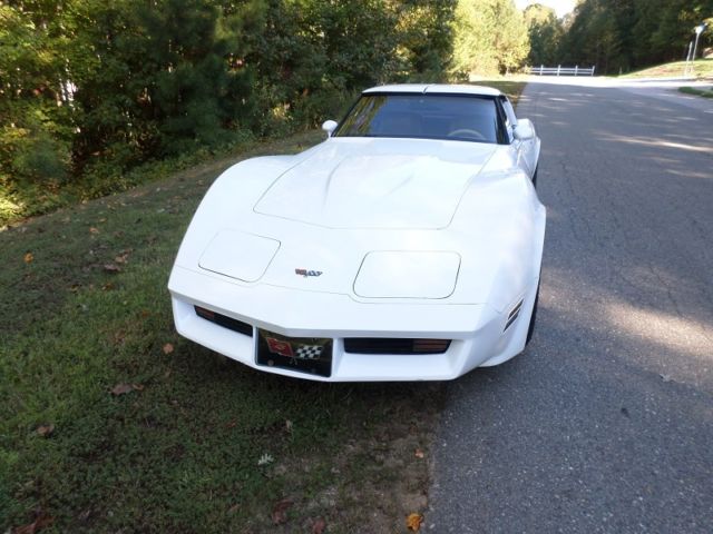 1982 White Chevrolet Corvette Coupe