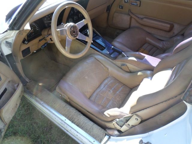 1982 White Chevrolet Corvette Coupe