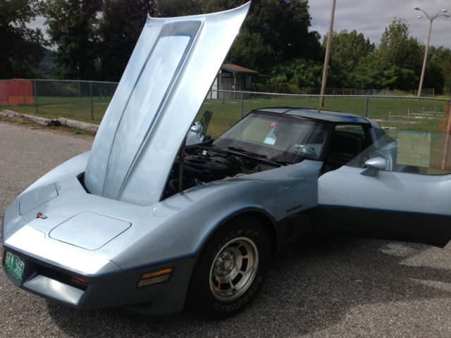 1982 Silver Blue/Dark blue Metallic Chevrolet Corvette Coupe