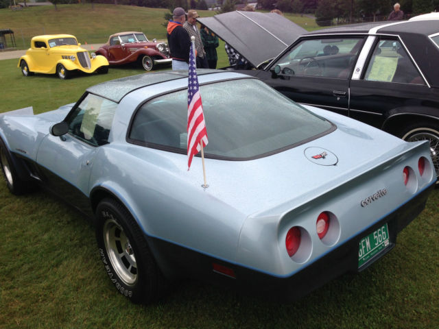 1982 Silver Blue/Dark blue Metallic Chevrolet Corvette Coupe