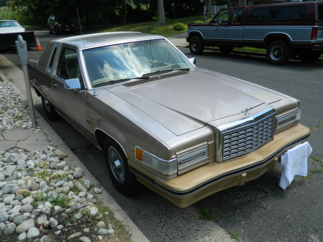 1982 Gold Ford Thunderbird Coupe