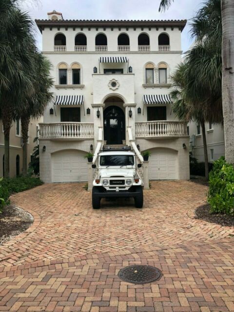 1982 White Toyota Land Cruiser Extended Passenger Van