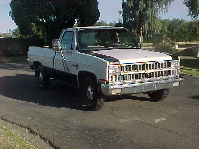 1982 BLACK & WHITE Chevrolet C/K Pickup 2500