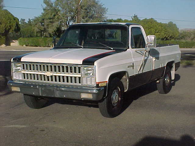 1982 BLACK & WHITE Chevrolet C/K Pickup 2500