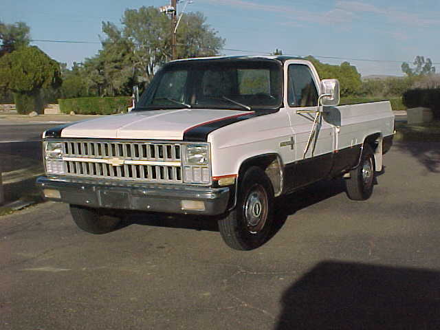 1982 BLACK & WHITE Chevrolet C/K Pickup 2500