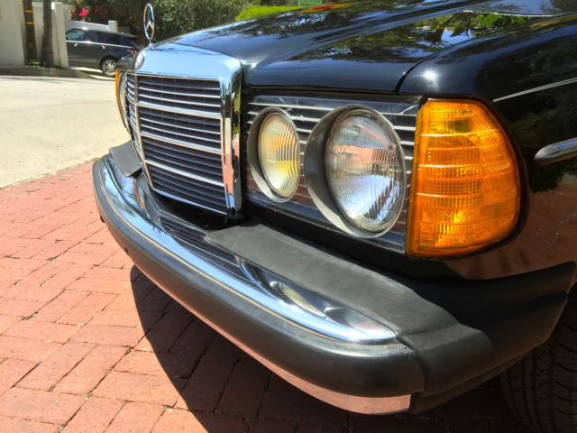 1982 Black Mercedes-Benz 300-Series Coupe