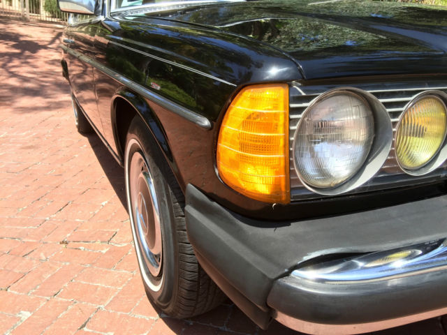 1982 Black Mercedes-Benz 300-Series Coupe