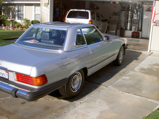 1982 silver Mercedes-Benz SL-Class 2 door roduster