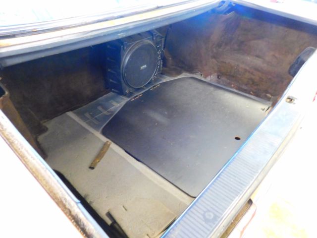 1982 Gold Mercedes-Benz 500-Series Sedan